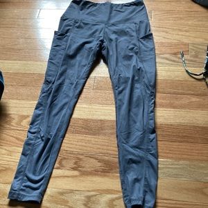 Grey leggings with pockets